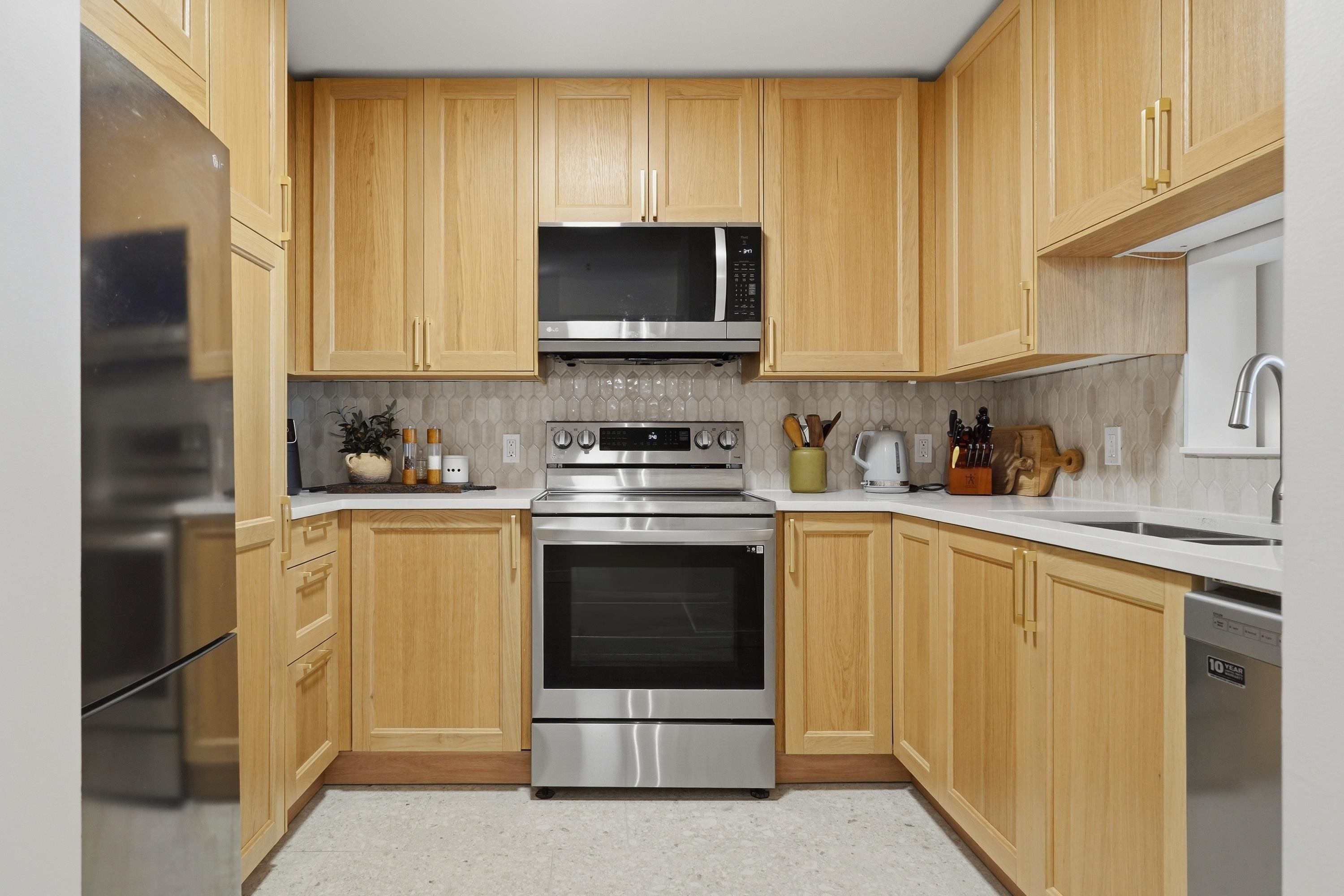 #604 221 Eleventh Street - 4