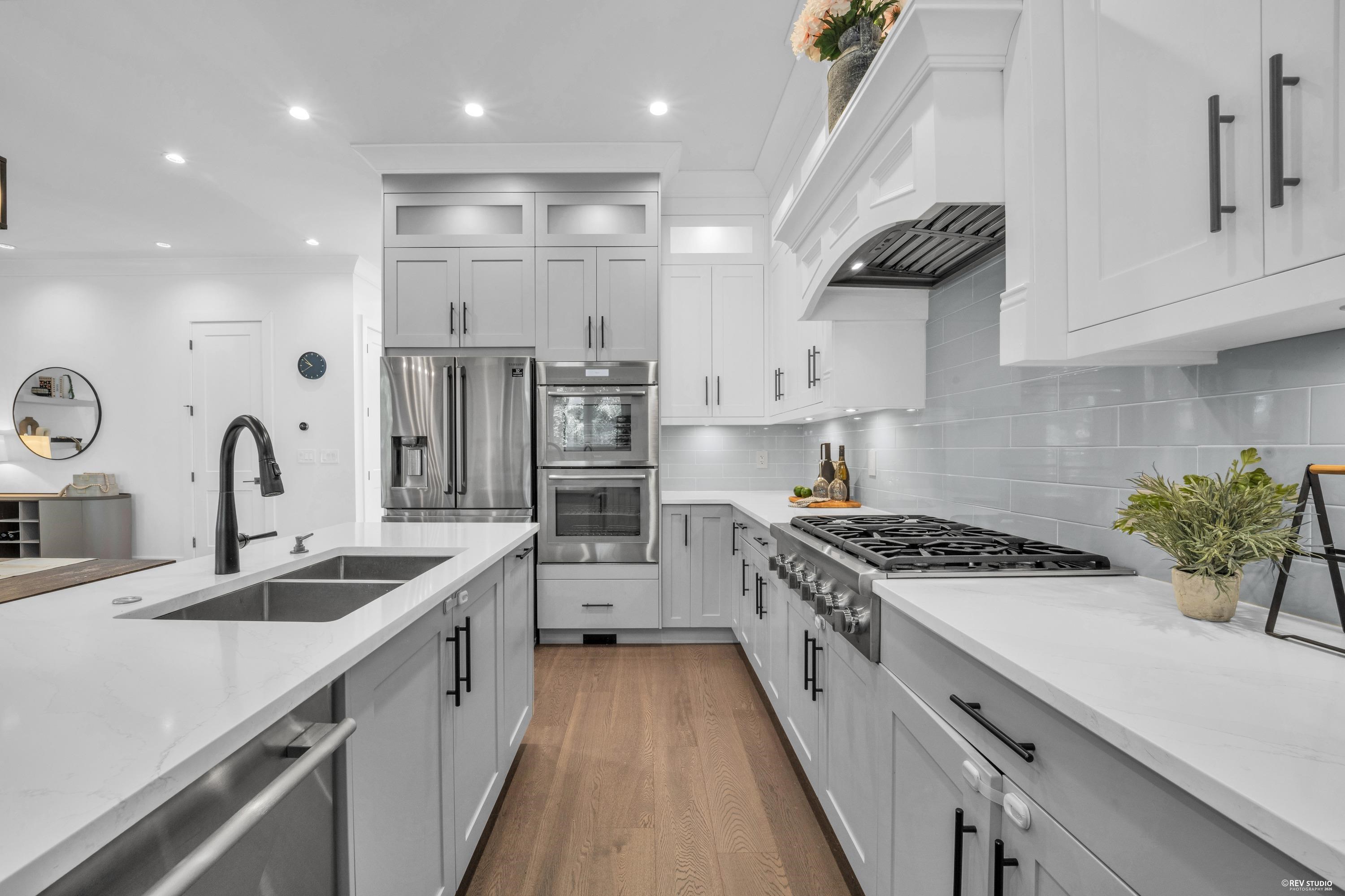 8631 Odlin Crescent - 12