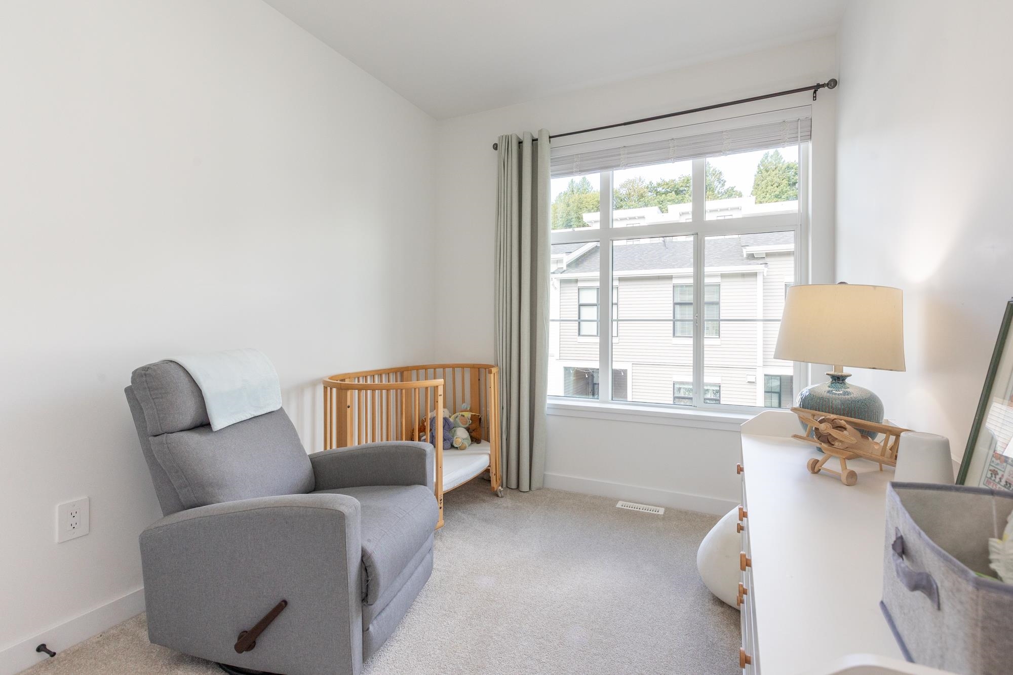 #13 2774 Montrose Avenue - 23
