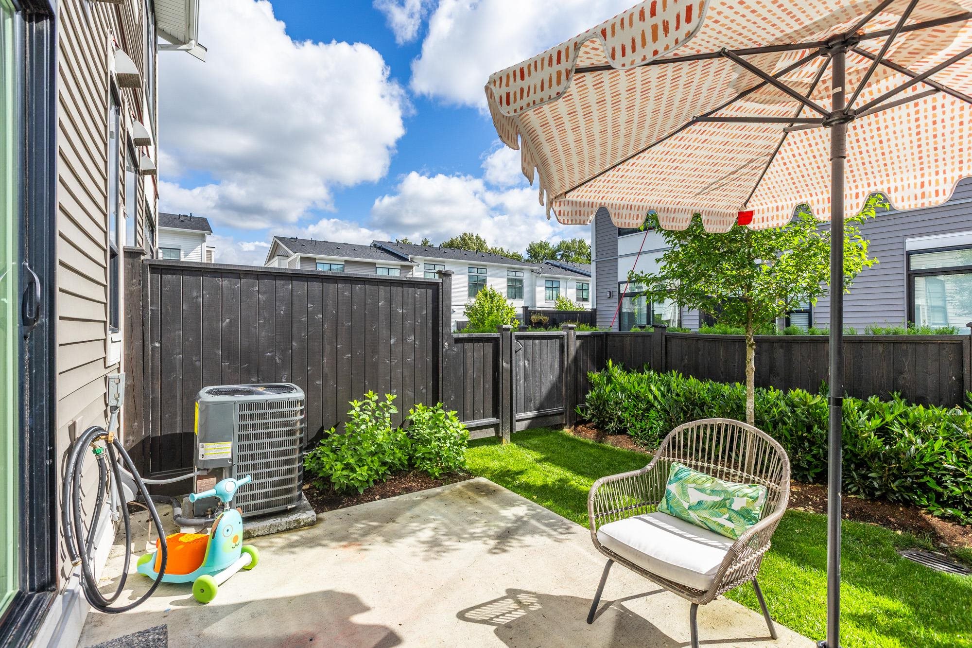 #13 2774 Montrose Avenue - 34