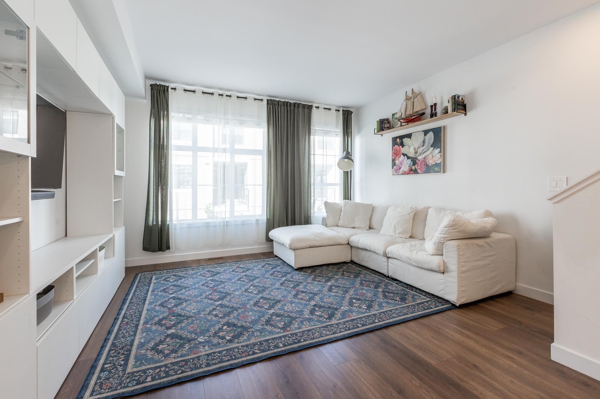 #13 2774 Montrose Avenue - 10