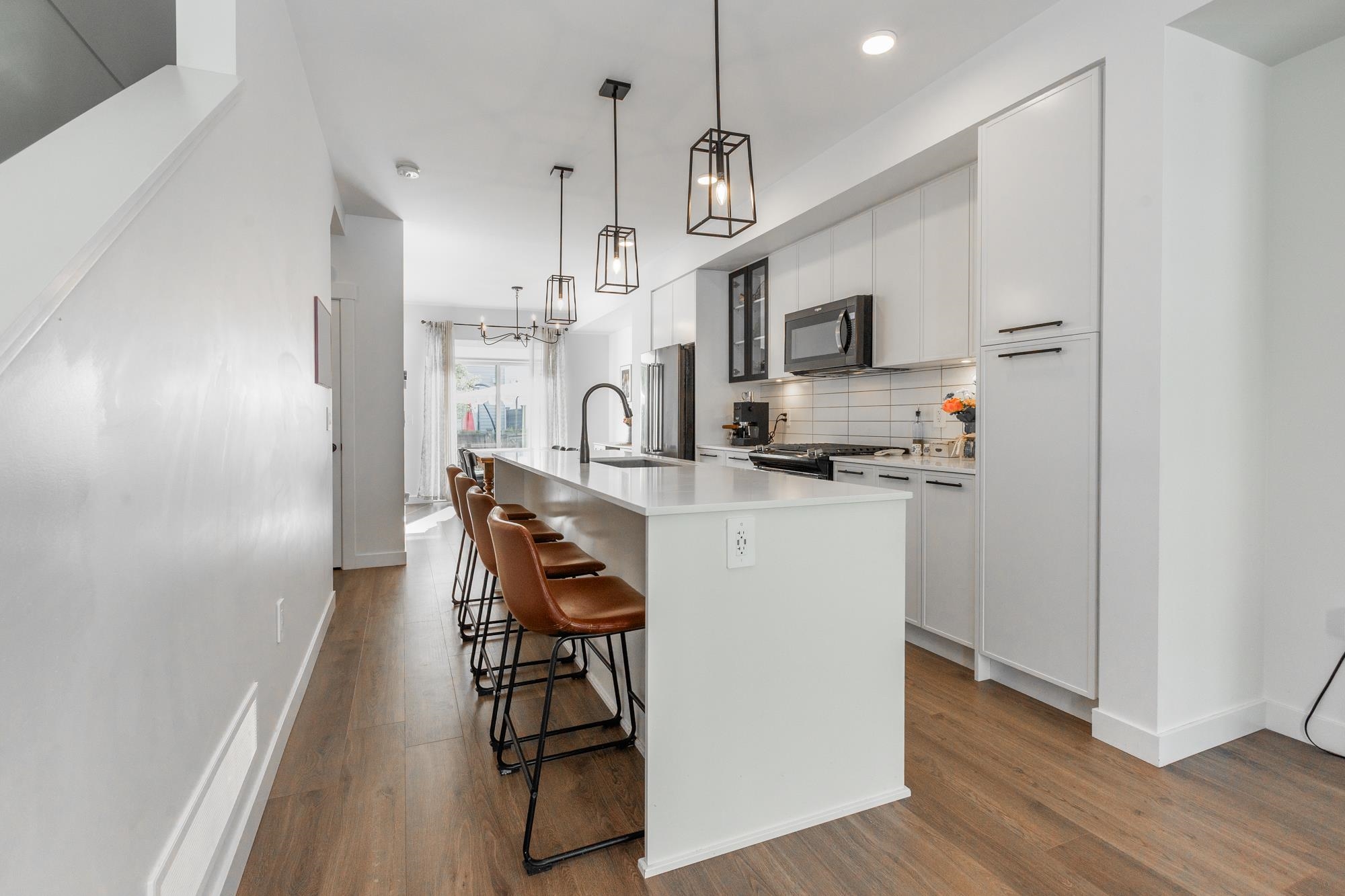 #13 2774 Montrose Avenue - 8