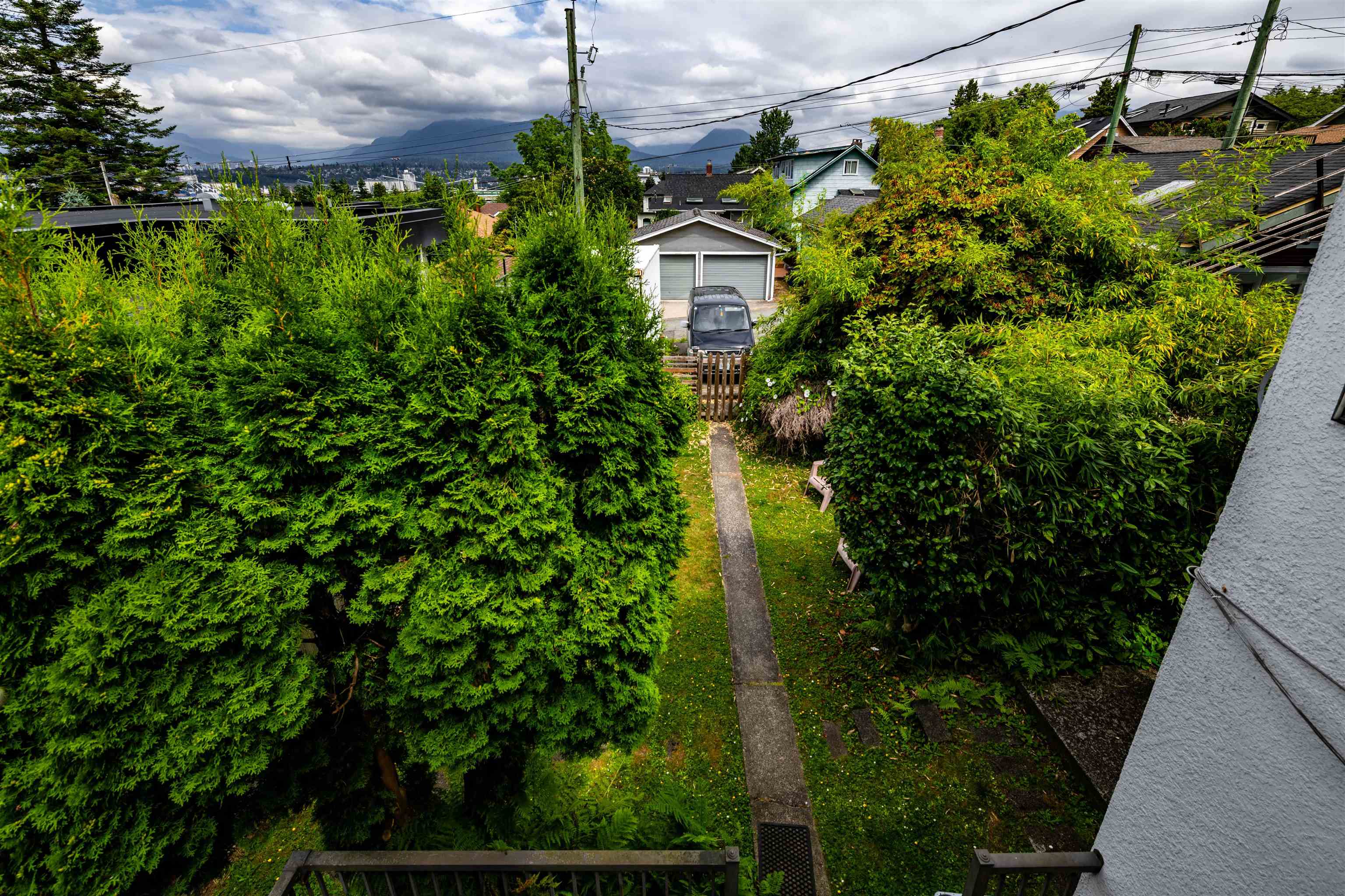 3439 Dundas Street - 22