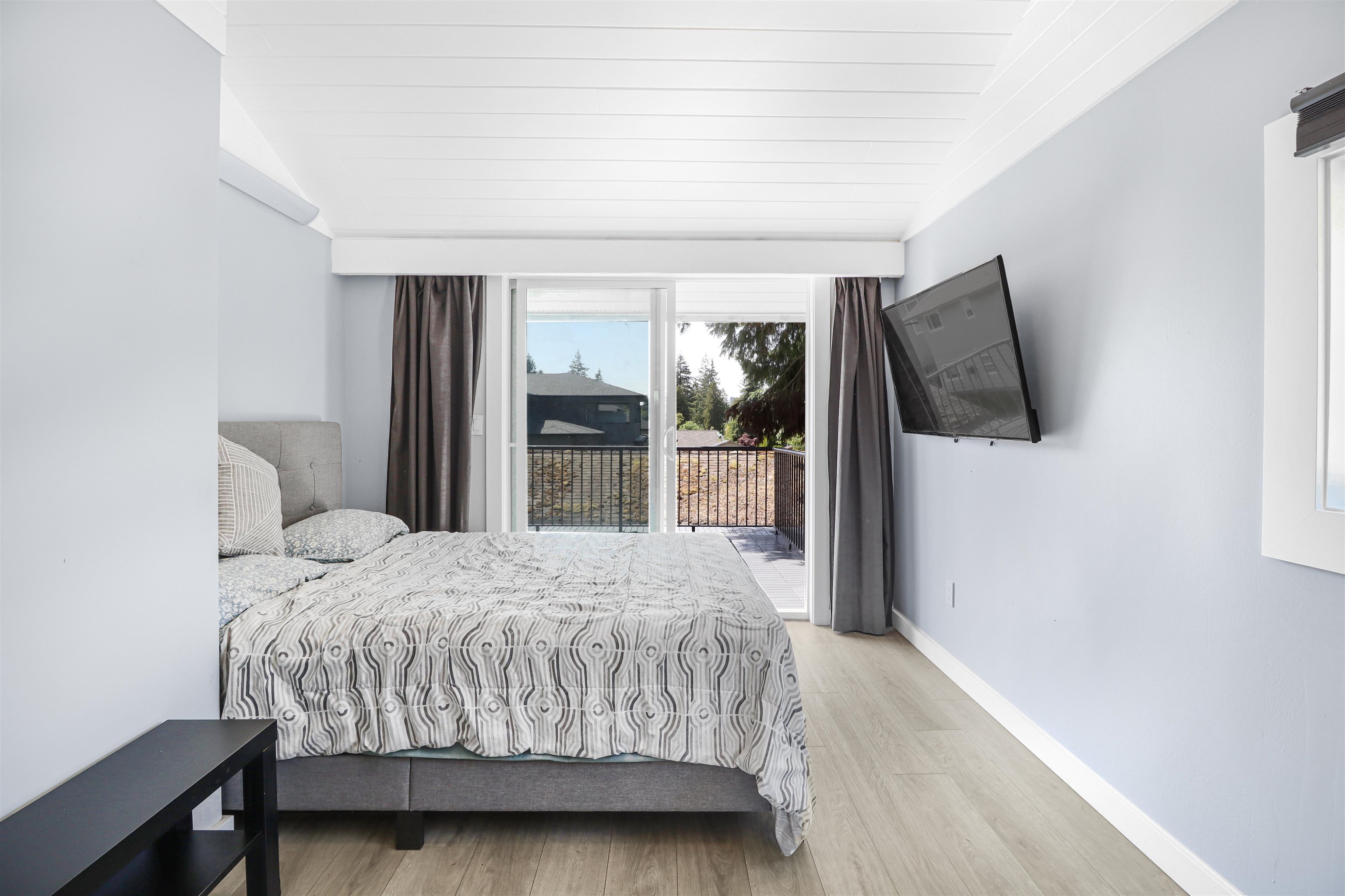 1225 Foster Avenue - 22