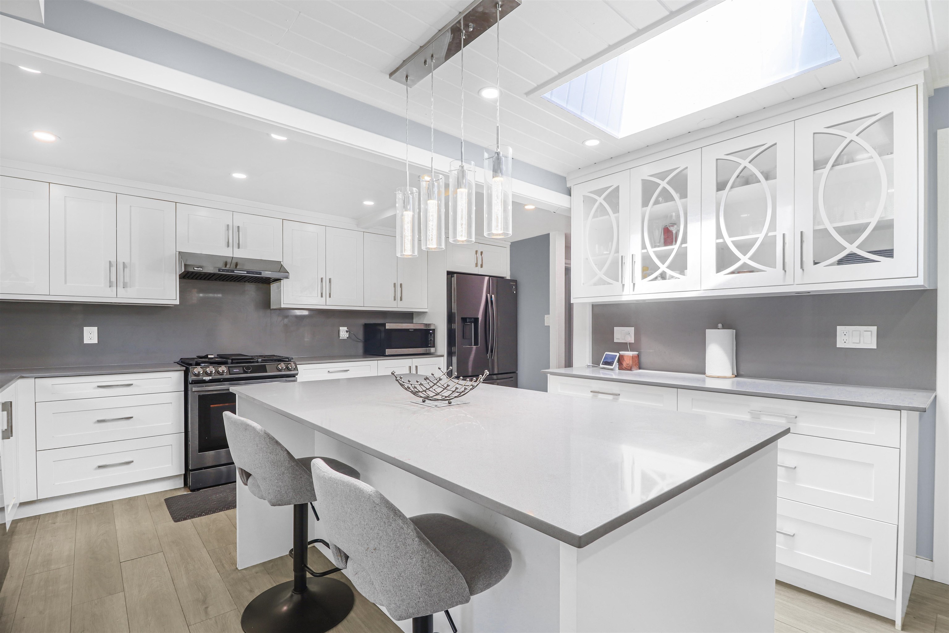 1225 Foster Avenue - 8
