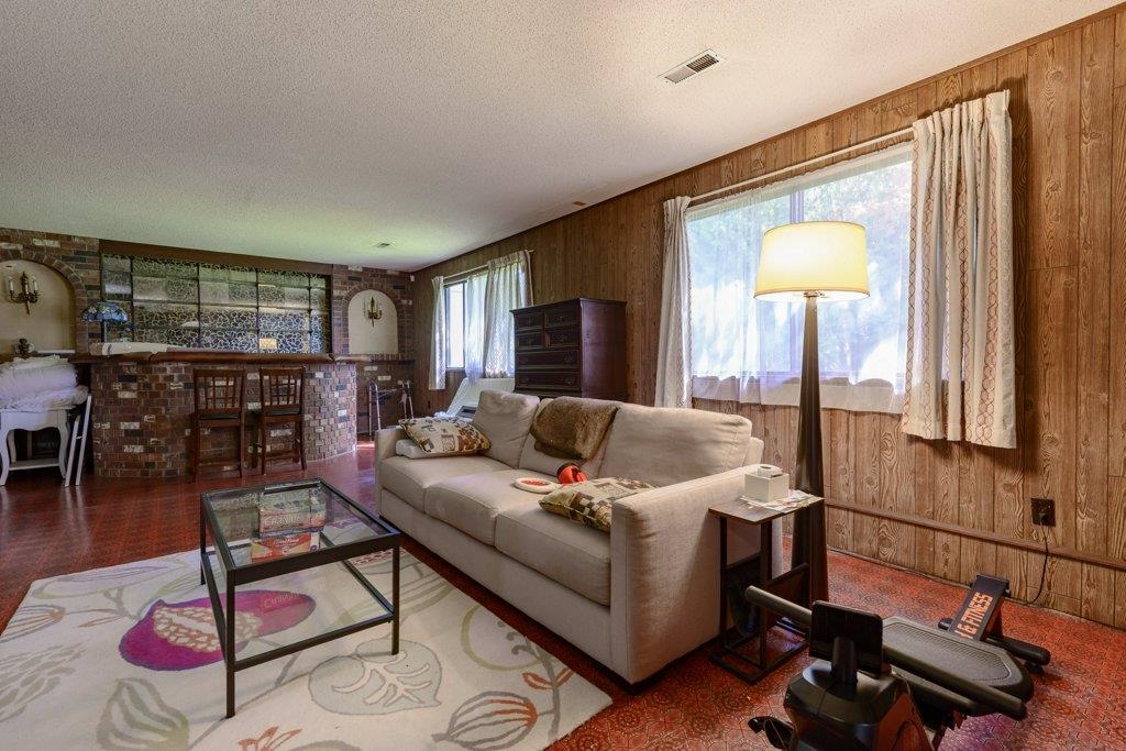8194 Woodlake Court - 25