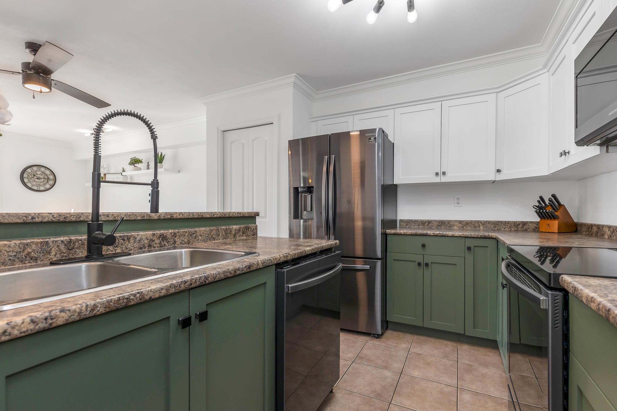 #206 8933 Edward Street - 7