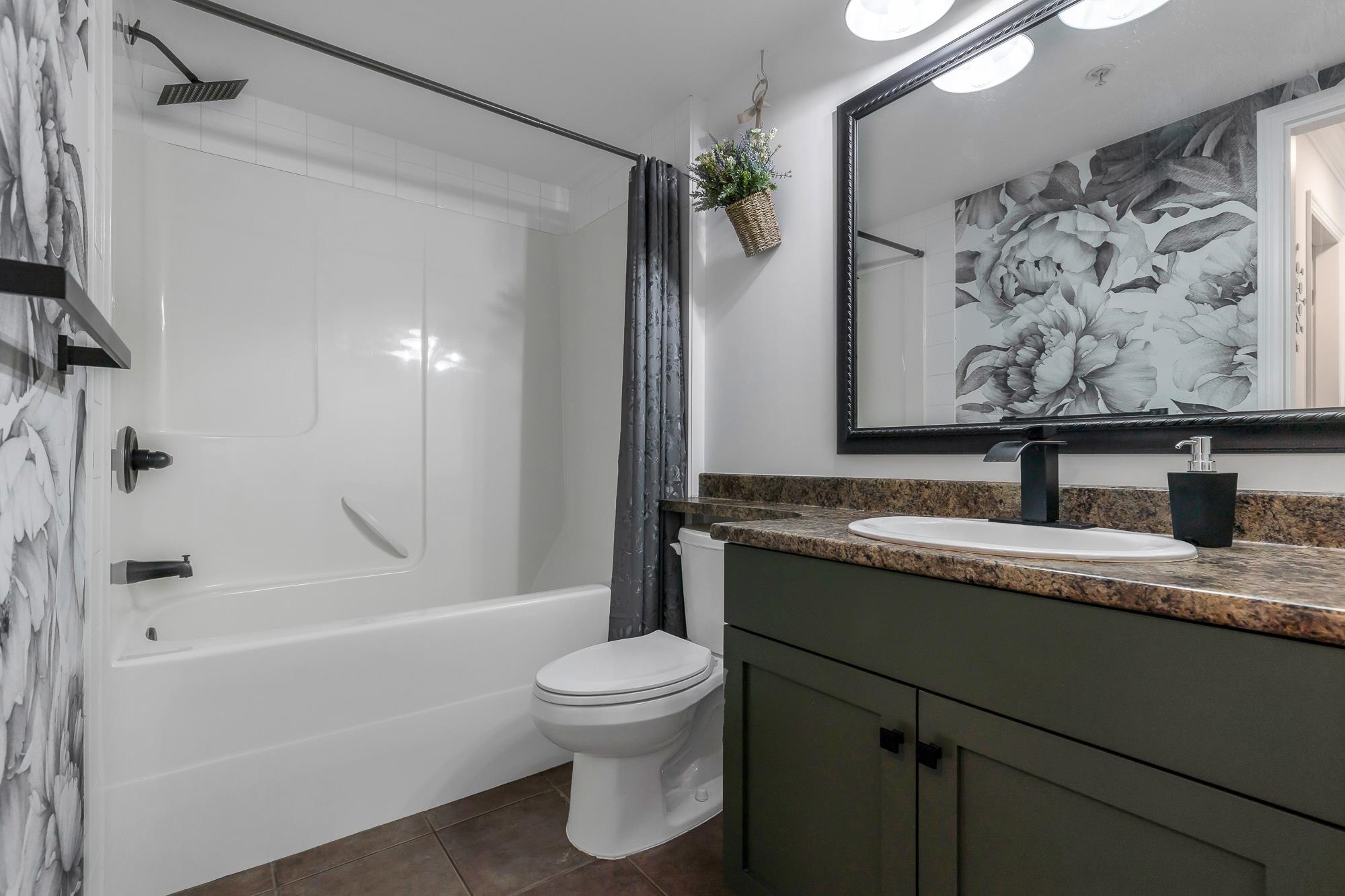 #206 8933 Edward Street - 25
