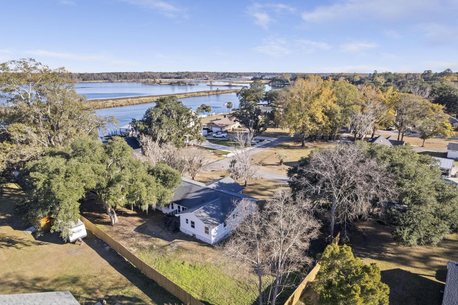 1822 Mallard Cir, Moncks Corner, SC 29461